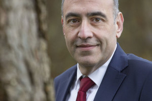 Adnan Tekin, gedeputeerde PvdA Provincie Noord Holland heeft met onmiddellijke ingang zijn ontslag ingediend bij de Commissaris van de Koning op 10 december 2019