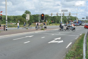 Actie heeft resultaat: De oversteek Velsertraverse blijft open voor fietsers en voetgangers.